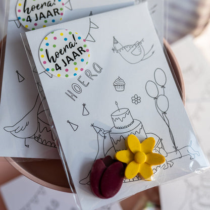 Hoera inkleurkaart met waskrijt