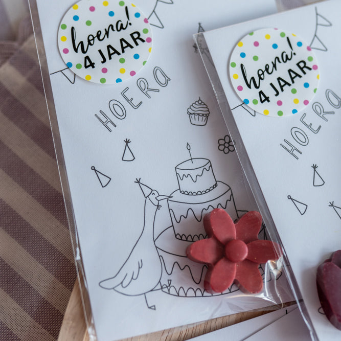 Hoera kaart traktatie met waskrijt