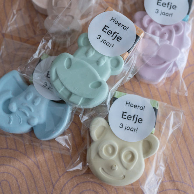 Stoepkrijt traktatie met gepersonaliseerde sticker